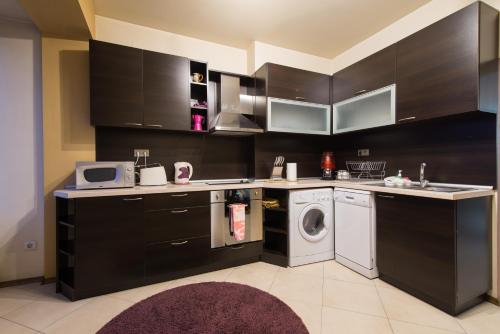 City Apartments - image 9