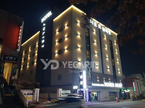 통영 윤스호텔 (Tongyeong Yuns Hotel) in 산양읍