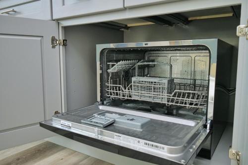 Molivu Homes 1BR - New Build, Pet Friendly, W-D thumb 4