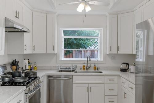 設施, Molivu Homes 3BR - NewRemodel, PetFriendly, Yard in 洛思加圖斯