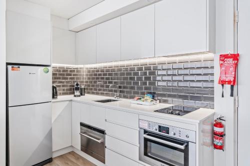 'Coastal Nest' Elegant Pad with Million-dollar Views - main image