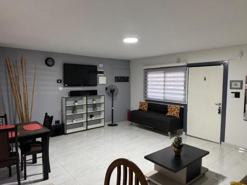 Casa Amplia Zona Semicentrica con cochera