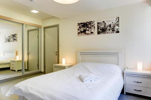 Double Room image 3