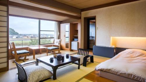 Quadruple Room with Private Bathroom
