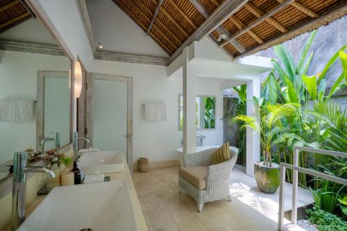 Palm Three-Bedroom Villa with Private Pool image 5