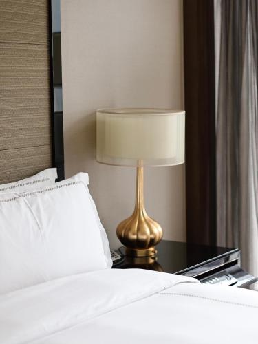 Fairmont Gold King Non Smoking room in Vignette Collection Palm Springs Hotel Chengdu By IHG