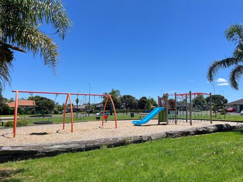 Family Retreat with Playground Views in East Tamaki, Auckland (photo 3)