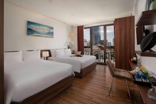 Deluxe Family Room room in Dragon View Riverside Hotel