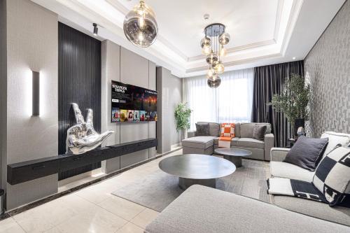 3BR Luxury Escape at Mon Reve I Access to Pool and Gym