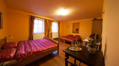 5 twin beds