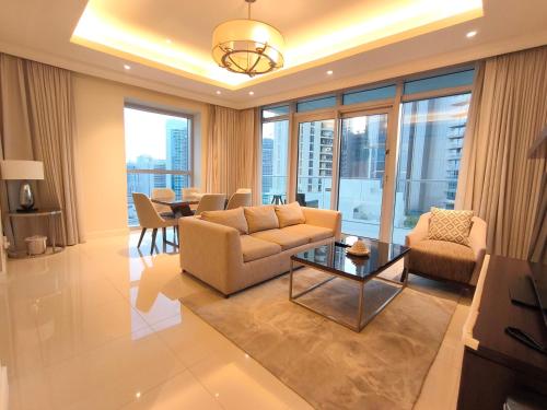 Luxurious 2-Bedroom Address Fountain Views Tower 2 Burj Khalifa view, Дубай (фото 4)