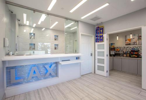 エレベイト ホテル ロサンゼルス LAX