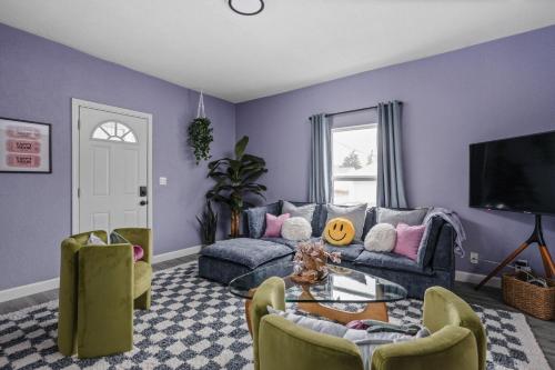 3BD Home Near Downtown - Patio Lounge & Foosball