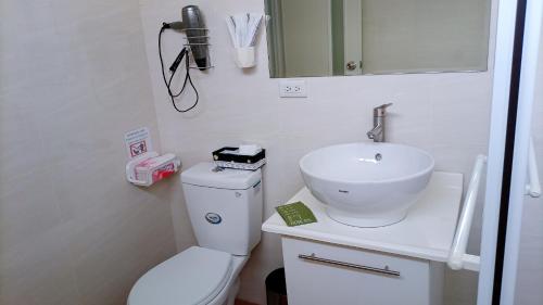Suite with City View image 8