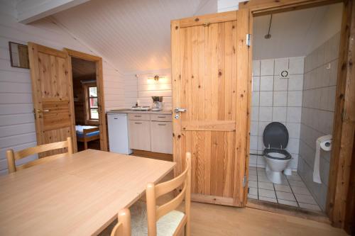 Nordskoven Strand Camping Room Type - Hassel Hytte m. Bad og Toilet Nordskoven Strand Camping Room Type - Hassel Hytte m. Bad og Toilet