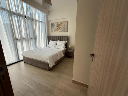 Cozy 01 BHK with Balcony, Dubaj