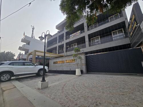 Bejárat, Rosewood Grand in Faridabad