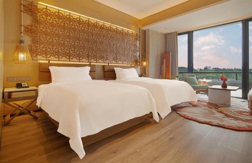 Superior Double Room with Two Double Beds and Waterfall View image 1