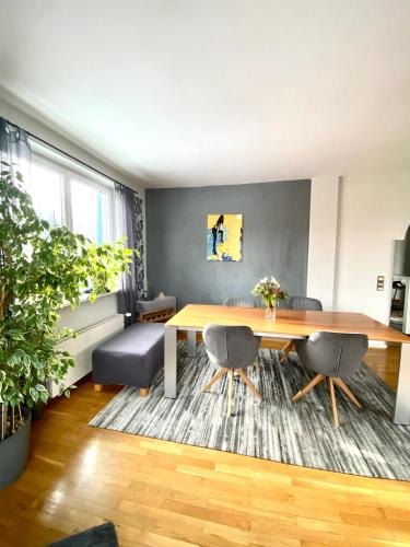 Big Apartment With Balcony