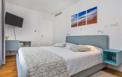 Deluxe Two-Bedroom Apartment with Terrace and PArtial Sea View