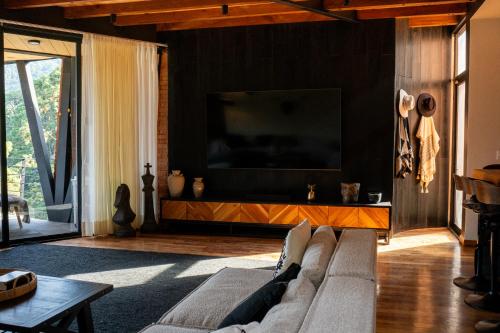 Chimenea, alberca climatizada y jacuzzi con vista al lago, Valle de Bravo (Foto 9)