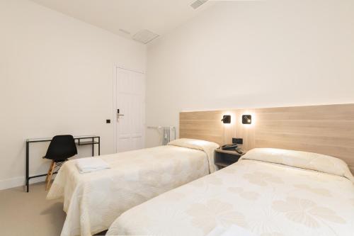 Hostal Excelsior - image 2