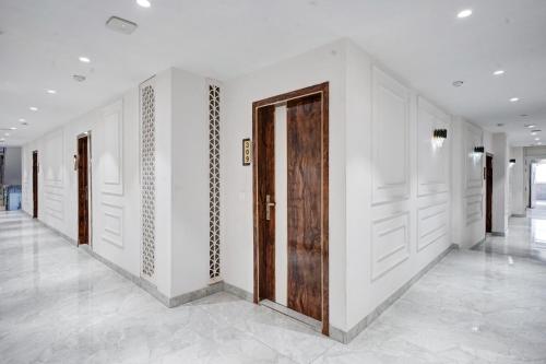 Hotel Saina International - Near Connaught Place & New Delhi Railway Station in 帕哈甘吉