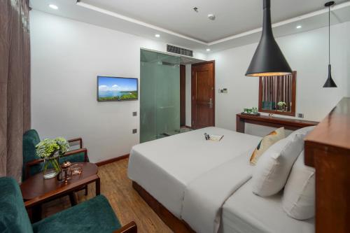 Standard Double Room image 3