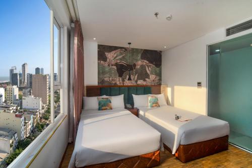 Deluxe Twin Room image 2