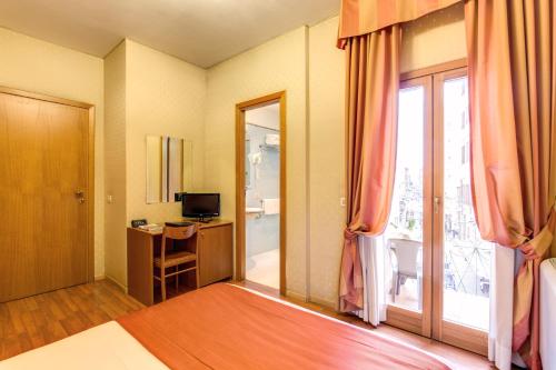 Flower Garden Hotel - image 5