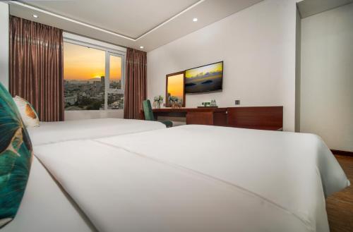 Deluxe Triple Room room in Crystal hotel by Ha My