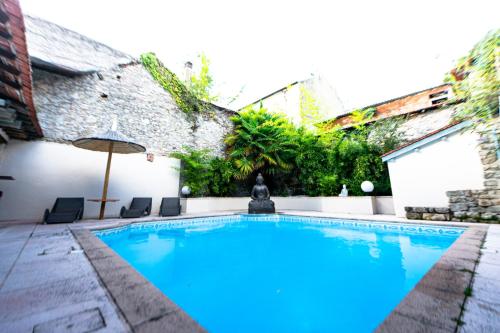 Swimming pool, Brit Hotel Confort Auclair in Gueret