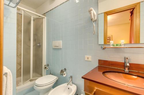 Flower Garden Hotel - image 5