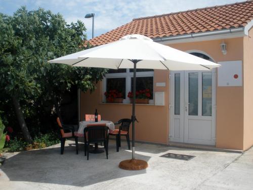  Apartment Gogi, Pension in Vodice bei Gaćelezi