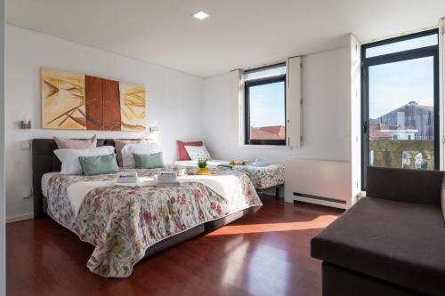 Host Wise - Cozy House w Balcony, Oporto