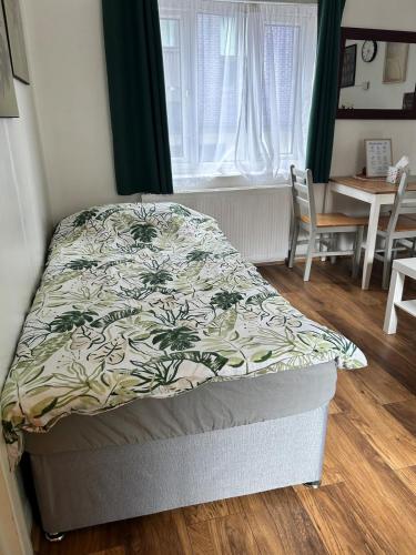 Bright 1 bedroom apartment in central london, Londra (foto 8)