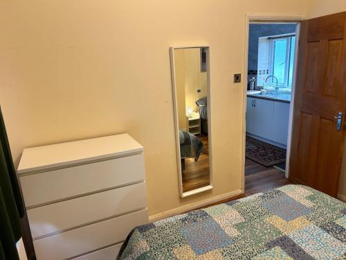 Bright 1 bedroom apartment in central london, Londra (foto 9)