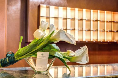 Flower Garden Hotel - image 12