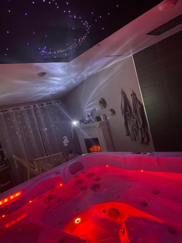 Loveroom himeros, gite de charme avec spa in Ectot-l'Auber