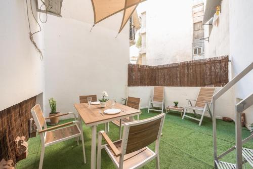 Charming Apartment near Acropolis 100mbps WiFi, Athènes