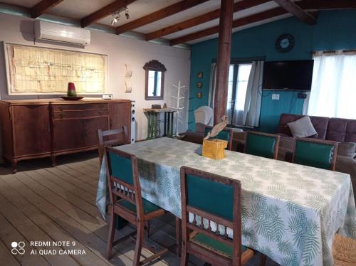 Three-Bedroom House image 4