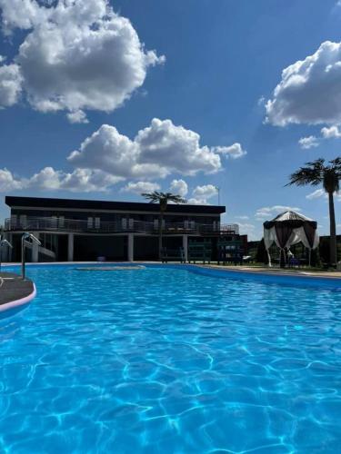 Úszómedence, Європа готель in Kholmok