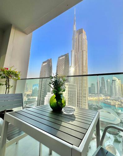 VIP Experience Dubai Downtown at Forte Tower - Burj Khalifa and Fountain View - Modern Luxury Apartments, Dubai