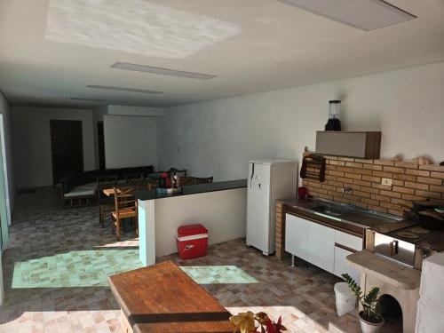 Kitchen, Linda casa em Guaiuba, Guaruja, 2 suites e piscina near Andradas Fort
