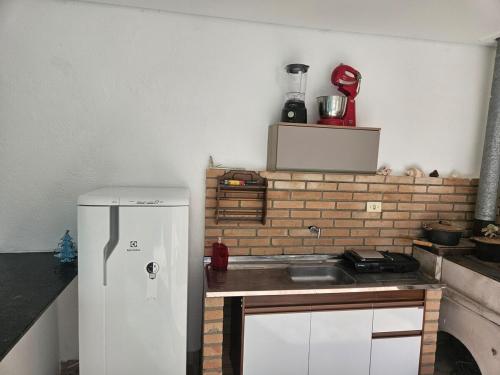 Kitchen, Linda casa em Guaiuba, Guaruja, 2 suites e piscina near Andradas Fort