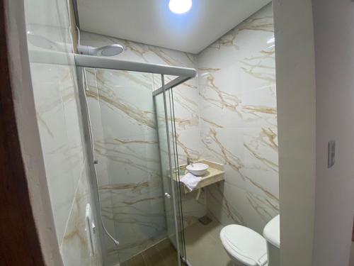 Bathroom, Linda casa em Guaiuba, Guaruja, 2 suites e piscina near Andradas Fort