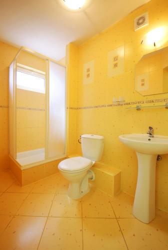 Double Room image 7