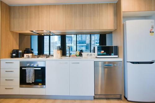 Ultimate Comfort - Modern 3BR Apt with Pool and Gym - Tap to explore photos