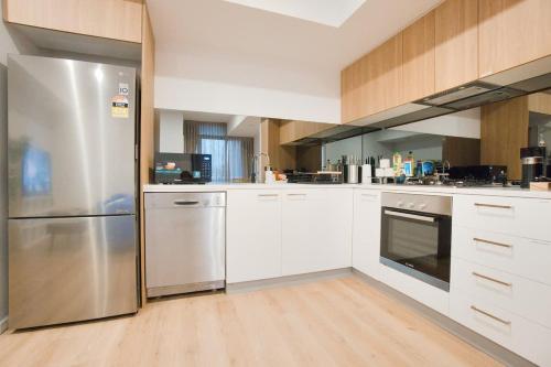 Serene Stay - 1BR Apt with Pool Gym Steam Sauna - image 4