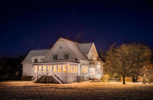 Villa Bro - Accommodation - Bråstad